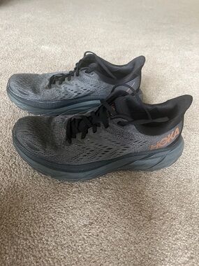 Hoka One One Black/Gold Clifton 8